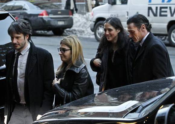 AFP - Los actores Josh Hamilton a la izquierda y Billy Crudup a la derecha, llegaron a la sala de velaci&#243;n. Esta se realiz&#243; en la noche de este jueves y la madrugada de este viernes.