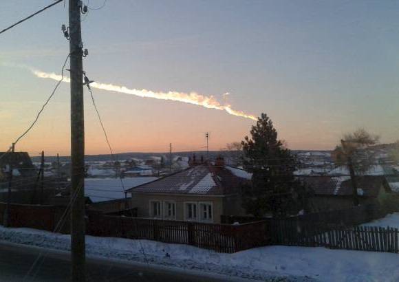 AP - La Academia de Ciencias de Rusia calcul&#243; que el meteoro que cruz&#243; como un rayo el cielo sobre los Montes Urales pesaba cerca de 10 toneladas.