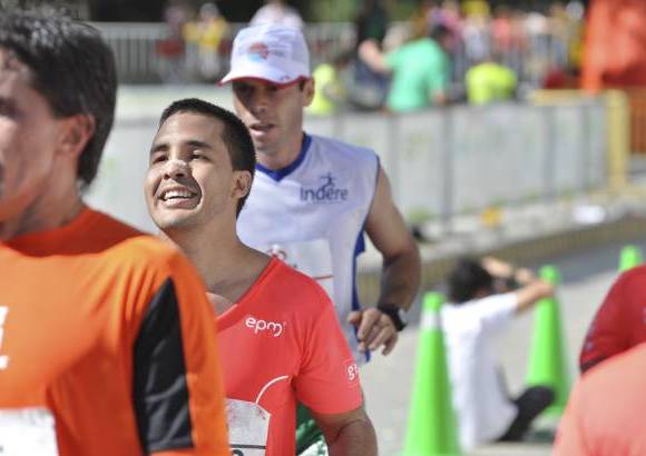 Esteban Jaramillo y Sebasti&#225;n Salazar - M&#225;s de 10 mil competidores se dieron cita en esta hist&#243;rica cita deportiva que se corr&#237;a en las modalidades de 5, 10, 21 y 42 kil&#243;metros.