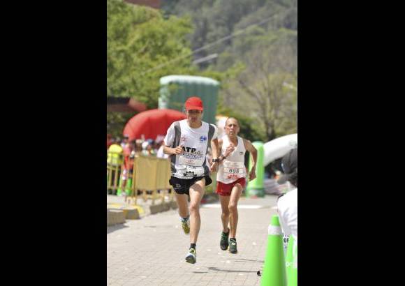 Esteban Jaramillo y Sebasti&#225;n Salazar - M&#225;s de 10 mil competidores se dieron cita en esta hist&#243;rica cita deportiva que se corr&#237;a en las modalidades de 5, 10, 21 y 42 kil&#243;metros.