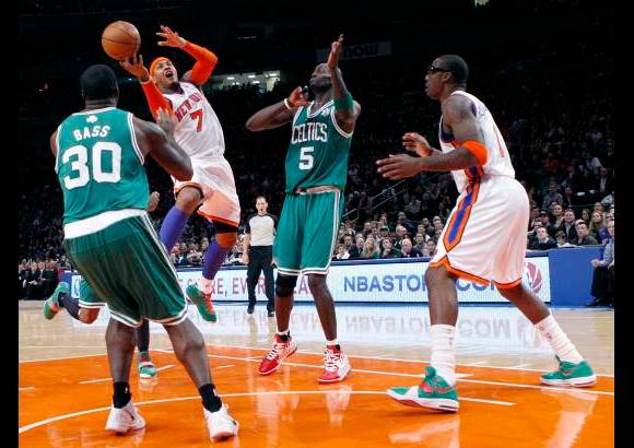 Reuters - Anthony, que también aportó ocho rebotes, tres asistencias, dos recuperaciones y un tapón, anotó dos tiros de personal con 16 segundos para concluir el tiempo reglamentario y rompió el empate a 104-104 que había en el marcador.