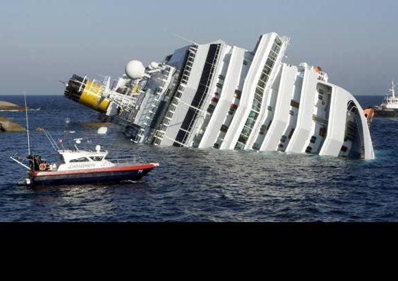 Reuters - La mayor&#237;a de los 3.200 pasajeros y 1.023 tripulantes han sido evacuados a la Isla de Giglio.