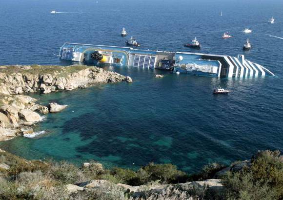 AP - Dos horas despu&#233;s de salir de Civitavecchia oyeron las sirenas de varios pesqueros y silbidos de los marineros sin saber de qu&#233; se trataba.