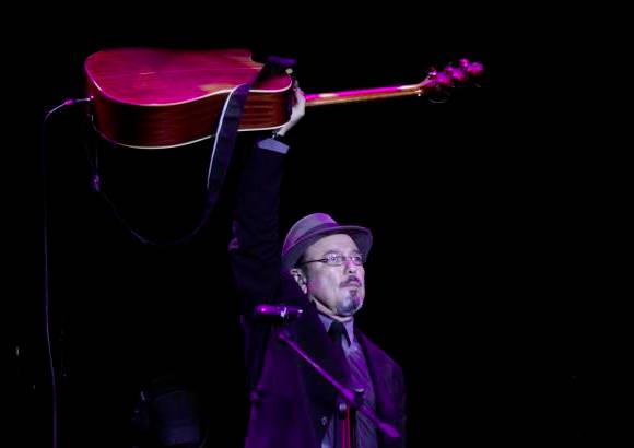 HERNÁN VANEGAS - Rubén Blades calentó con su energía y letras de carácter social una noche fría en Medellín.