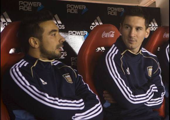 AP - Lionel Messi arrancó el partido en el banco de suplentes.