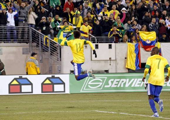Reuters - Neymar, quien desperdici&#243; un penalti, marc&#243; el empate para Brasil.
