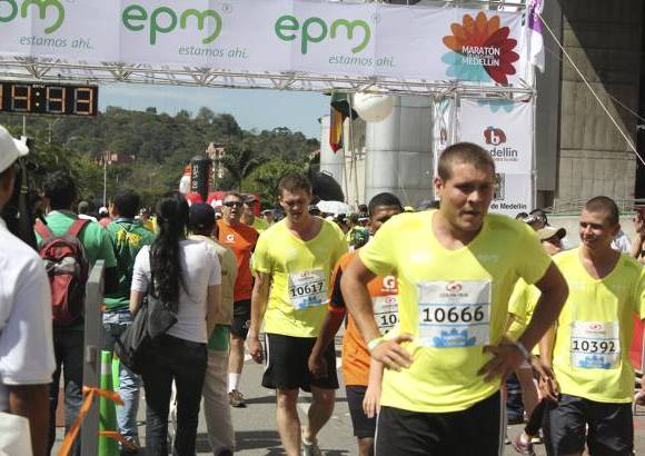 Esteban Jaramillo y Sebastián Salazar - Más de 10 mil competidores se dieron cita en esta histórica cita deportiva que se corría en las modalidades de 5, 10, 21 y 42 kilómetros.