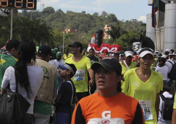 Esteban Jaramillo y Sebastián Salazar - Más de 10 mil competidores se dieron cita en esta histórica cita deportiva que se corría en las modalidades de 5, 10, 21 y 42 kilómetros.