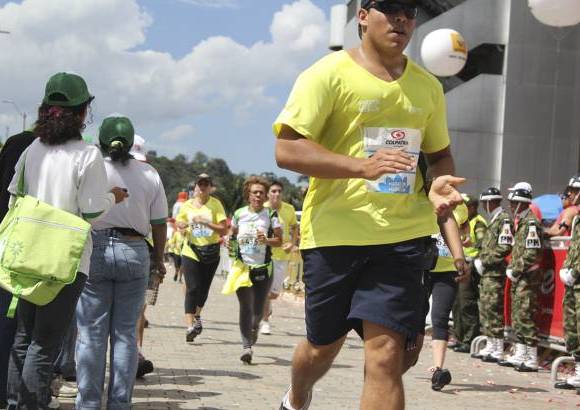 Esteban Jaramillo y Sebastián Salazar - Más de 10 mil competidores se dieron cita en esta histórica cita deportiva que se corría en las modalidades de 5, 10, 21 y 42 kilómetros.
