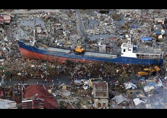 Reuters - Aún se ven las imágenes de los estragos que dejó el paso del tifón Haiyan en la ciudad de Tacloban en Filipinas.