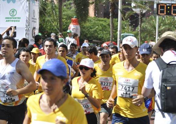 Esteban Jaramillo y Sebastián Salazar - Más de 10 mil competidores se dieron cita en esta histórica cita deportiva que se corría en las modalidades de 5, 10, 21 y 42 kilómetros