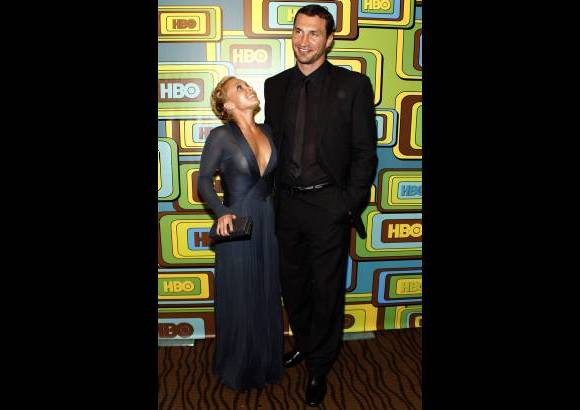 RE - La actriz Hayden Panettiere posa con su novio, el boxeador ucraniano Wladimir Klitschko anunciaron su compromiso.