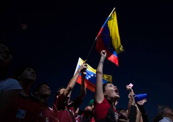 Carlos Garc&#237;a, Reuters - En las calles de Caracas, los hinchas celebraron el triunfo de la Vinotinto.