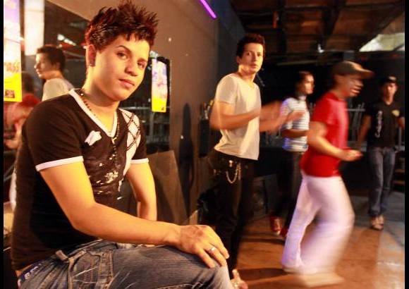 Julio C&#233;sar Herrera - Los concursantes llegaban vestidos de hombre pero con tacones a los ensayos en las noches de martes a jueves en las pasarelas de la discoteca Strass.
