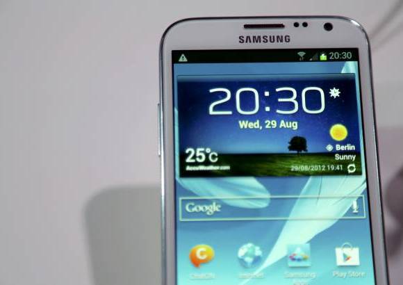 Reuters - El tel&#233;fono-tableta Galaxy Note, el segundo m&#225;s popular de Samsung despu&#233;s de su aparato insignia, el Galaxy S, no est&#225; incluido en la lista de prohibici&#243;n de ventas en Estados Unidos, y Samsung espera que la actualizaci&#243;n del tel&#233;fono-tableta levante la penumbra en el grupo surcoreano.