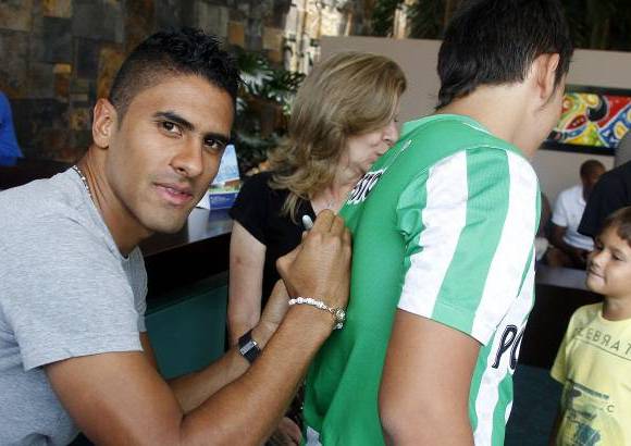 Julio C&#233;sar Herrera - En la concentraci&#243;n del Atl&#233;tico Nacional, en el Hotel Estelar, todo es tranquilidad y buen ambiente. La presencia de familiares y amigos hace menos tensas las horas previas al partido.