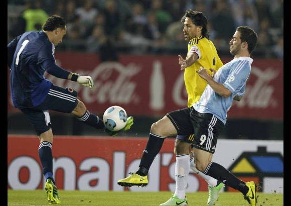 Reuters - "Hicimos un buen partido ante un gran rival como Argentina, sabíamos que iba a ser difícil y un empate aquí no está mal. Ahora vamos a buscar la clasificación en casa", dijo el defensor colombiano Mario Yepes.