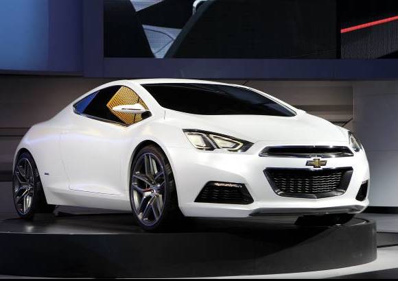 AP - El aumento de los precios del petr&#243;leo y la incertidumbre econ&#243;mica ha llevado a los fabricantes estadounidenses a adaptar su producci&#243;n a modelos m&#225;s econ&#243;micos, mientras siguen explorando la viabilidad de los coches h&#237;bridos o el&#233;ctricos. En la foto el Chevrolet Tru 140S.