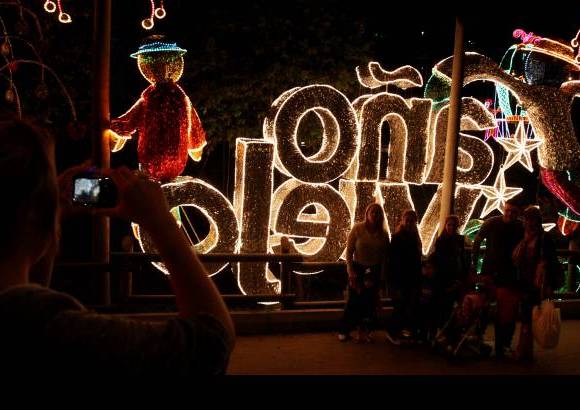 Jaime P&#233;rez - Muchos afortunados pudieron tomarse este mi&#233;rcoles 16 de noviembre, dia del ensayo de los alumbrados, las primeras fotos con las luces que se encender&#225;n el 3 de diciembre.