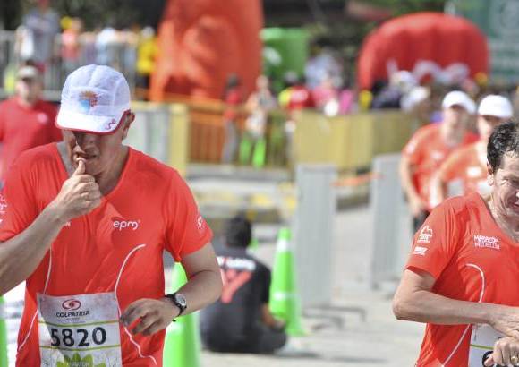 Esteban Jaramillo y Sebasti&#225;n Salazar - M&#225;s de 10 mil competidores se dieron cita en esta hist&#243;rica cita deportiva que se corr&#237;a en las modalidades de 5, 10, 21 y 42 kil&#243;metros.
