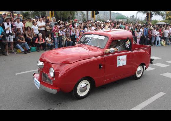 Hernán Vanegas - La belleza de los autos emocionó a los habitantes de la ciudad.