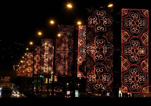 Jaime P&#233;rez - San Juan fue decorado con grandes m&#243;dulos llenos de luces multicolor.