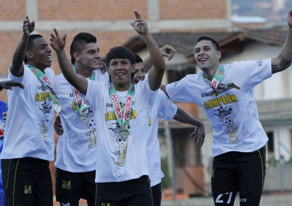 Hern&#225;n Vanegas - En la cancha del Parque Estadio Sur de Envigado, los jugadores del conjunto negro y amarillo se abrazan y cantan, un gesto espont&#225;neo de victoria tras un a&#241;o de lucha.