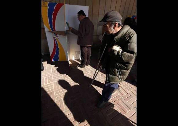 - Los colombianos madrugaron a votar.