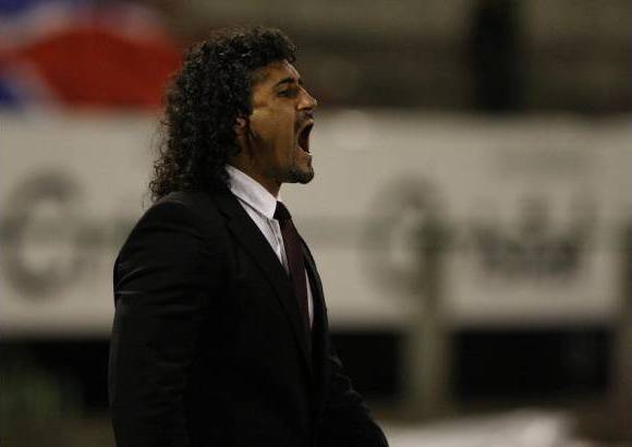 Juan Antonio Sánchez, enviado especial Manizales - Leonel en plena acción intentando descifrar el juego de Racing.