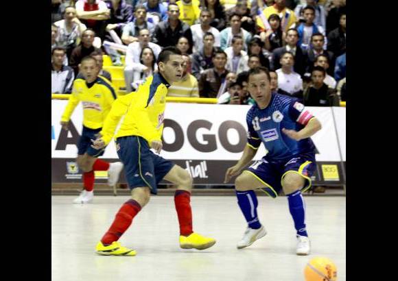 Colprensa - Una fiesta de goles, buen juego y espect&#225;culo fue lo que brind&#243; este mi&#233;rcoles la Selecci&#243;n Colombia en su debut en el Mundial de F&#250;tbol de Sal&#243;n que se lleva a cabo en territorio nacional. El 14-0 final a favor de los tricolores es muestra de ello.