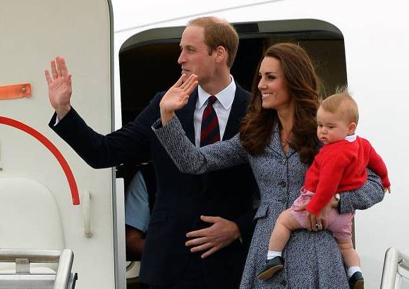 AFP - El pr&#237;ncipe Guillermo, su esposa Catalina y su hijo el pr&#237;ncipe Jorge llegan a Australia en una visita oficial de tres semanas.