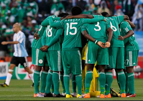 AP - Los jugadores de Nigeria reunidos antes del arranque del compromiso.