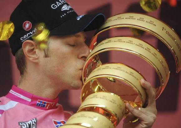 - El canadiense Ryder Hesjedal gan&#243; el Giro de Italia y Joaqu&#237;n Rodr&#237;guez qued&#243; en segundo lugar en la clasificaci&#243;n general, despu&#233;s de superar por 16 segundos al espa&#241;ol en la etapa final en Mil&#225;n.
