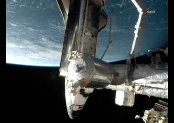 Reuters - "El Atlantis ha llegado", gritó Ronald Garan hijo, astronauta a bordo de la estación. "Bienvenidos a la Estación Espacial Internacional por última vez". Se trató del 46to acoplamiento de una nave espacial con la estación orbital.