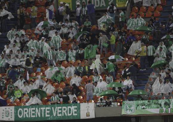 Hernán Vanegas - Los goles calentaron la fría noche.