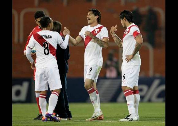 Reuters - El martes, en el mismo escenario, Per&#250; enfrentar&#225; a Chile, con quien comparte el primer lugar con cuatro puntos.