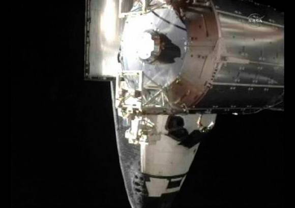 Reuters - Esta vez, el Atlantis llevó más de cuatro toneladas de comida, ropa y otros suministros a la estación, suficiente para el complejo durante un año ahora que los transbordadores ya no volarán.