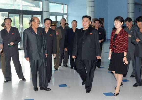 Reuters - "Aunque Kim Jong-un continúa una dictadura de un sólo líder, se espera que tenga una actitud más abierta en lo cultural que en la era de Kim Jong-il", agregó.