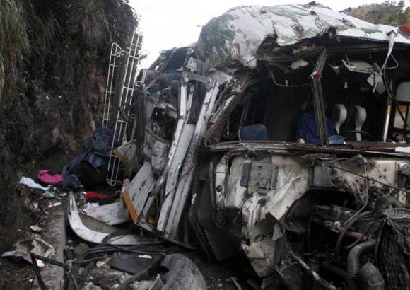 Cortes&#237;a La Patria - Cuatro ni&#241;os y siete adultos muertos fue el tr&#225;gico balance que dej&#243; el accidente se present&#243; en la v&#237;a que comunica a Manizales con Bogot&#225;.