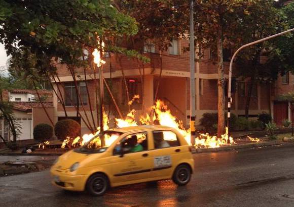 FOTO CORTES&#205;A CARLOS A. CORREDOR L. - Seg&#250;n residentes, la emergencia empez&#243; aproximadamente a las 5:00 de la ma&#241;ana de este lunes.