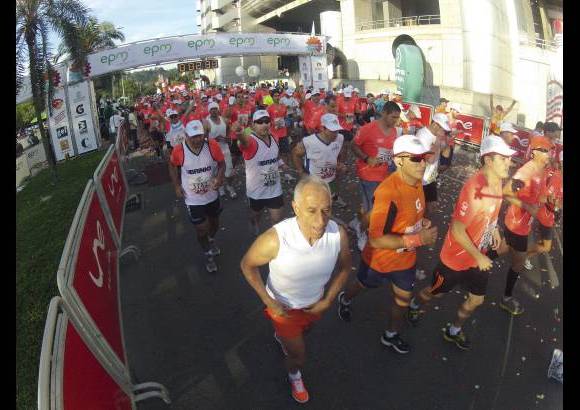 Esteban Jaramillo y Sebastián Salazar - Más de 10 mil competidores se dieron cita en esta histórica cita deportiva que se corría en las modalidades de 5, 10, 21 y 42 kilómetros.