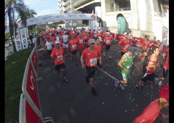 Esteban Jaramillo y Sebastián Salazar - Más de 10 mil competidores se dieron cita en esta histórica cita deportiva que se corría en las modalidades de 5, 10, 21 y 42 kilómetros.