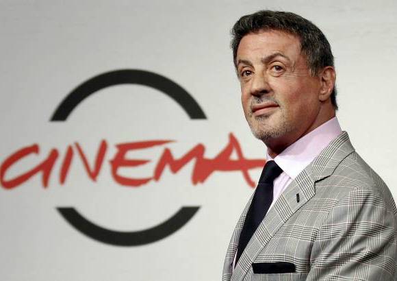 Foto Reuters - "Es como una película hecha a mano", dijo Sylvester Stallone en la rueda de prensa posterior al estreno mundial de la película, en la que repasó la evolución de sus míticos personajes del cine de acción, Rocky y Rambo, hasta llegar al irónico sicario Jimmy Bobo de Bullet to the Head.