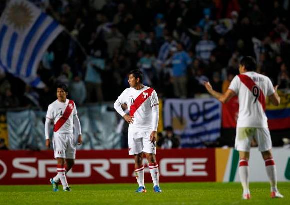 Reuters - Per&#250; no encontr&#243; su f&#250;tbol ante los charr&#250;as y pelear&#225; por el tercer lugar el pr&#243;ximo s&#225;bado 23 de julio.