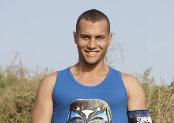 Cortes&#237;a Canal Caracol - Mart&#237;n Su&#225;rez. 27 a&#241;os. Santa Marta. Buzo industrial y profesor. Uno de los participantes m&#225;s recordados y controversiales. Fue un competidor implacable que arrasaba con sus rivales. Practica nataci&#243;n, atletismo, y levantamiento de pesas. Se enorgullece de haber sido siempre frentero. Sabe que su temperamento vol&#225;til y su orgullo le pueden traer problemas, pero est&#225; dispuesto a todo por su esposa Jenny y su peque&#241;a hija Thael.