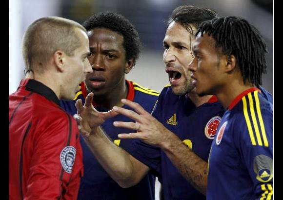 Reuters - Colombia elev&#243; aun m&#225;s toda la ilusi&#243;n justificada que tiene de volver a un Mundial, algo que no consiguen desde el de Francia-98.