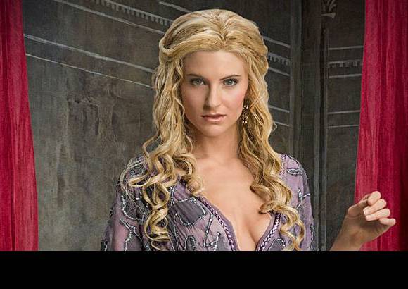 Cortes&#237;a starz.com - Ilithyia (Viva Bianca): Hija malcriada y ego&#237;sta del senador Albinius y esposa de Claudius Glaber, siente un profundo odio por Spartacus. Fue amiga de confianza de Lucretia, aunque una traici&#243;n mutua las alej&#243;.