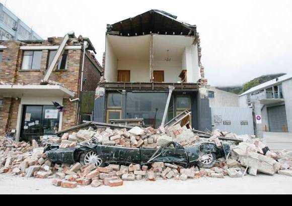 Reuters - La mayor&#237;a de las tareas de los equipos de rescate se centran en los edificios derrumbados o da&#241;ados, la mayor parte ubicados en el centro comercial y financiero de Christchurch.