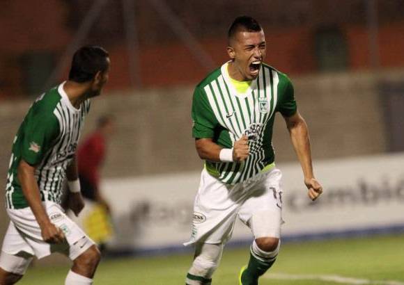 FOTOS HERN&#193;N VANEGAS - Fernando Uribe, con cabezazo certero al palo izquierdo de Estacio, abri&#243; la senda del triunfo verde.