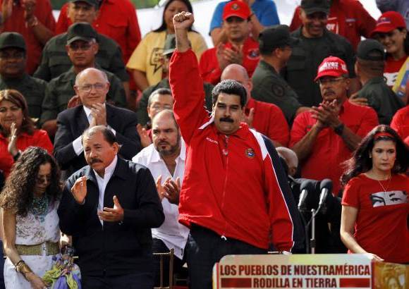 AP - "Han sido días duros en lo sentimental. Hemos tenido que remontar el dolor, la preocupación, la angustia, con trabajo y confianza (...) Han pasado 30 días desde que el comandante tuvo que operarse y sigue en batalla", agregó Nicolás Maduro.